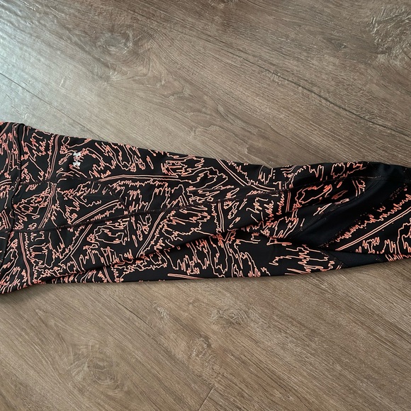 The Unbranded Brand Pants - EUC Stylish Black and Pink Women's LEGGINGS